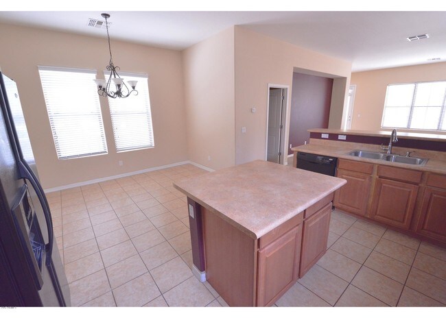 Building Photo - 1421 W Pelican Ct