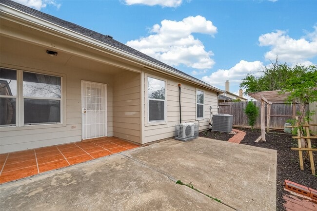 Building Photo - 9022 Clearwood Landing Blvd