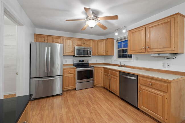 Kitchen - 525 Meade Ave