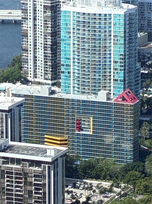 Building Photo - 2025 Brickell Ave