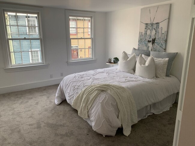 Building Photo - Adorable Single Family Home on Grand St