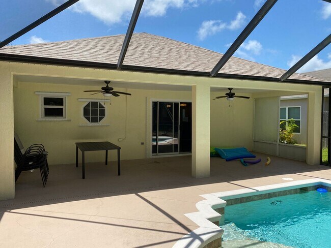 Building Photo - GRAND HAVEN POOL HOME!
