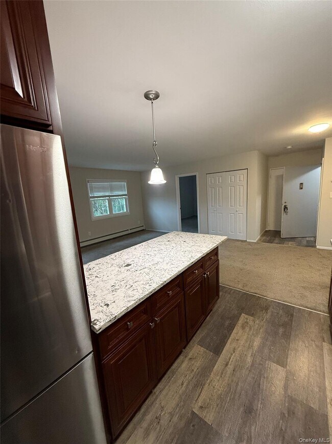 Building Photo - 460 Old Town Rd