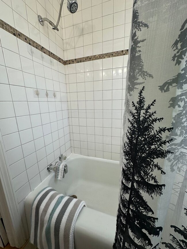 Building Photo - 2 bedroom, 1 bath home for rent in Evansdale