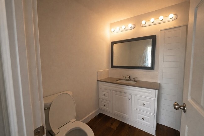 Building Photo - 7 Carol Ct