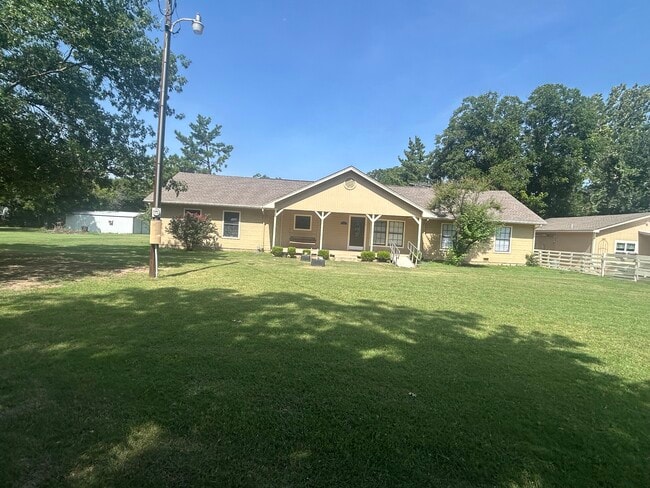 Building Photo - 214 Co Rd 4870
