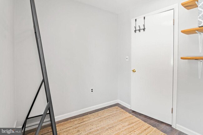 Building Photo - 308 S Castle St