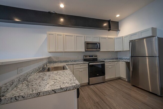 Building Photo - 2 S Grove St