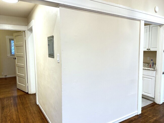 Building Photo - 1522