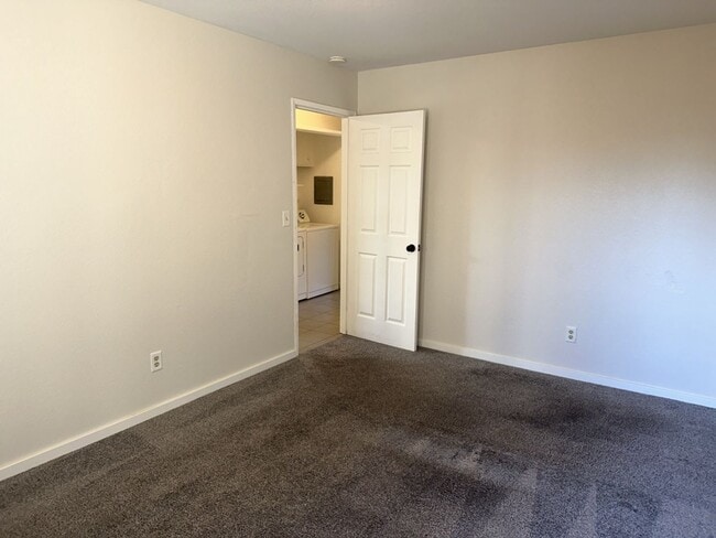 Building Photo - 2512 Albee St