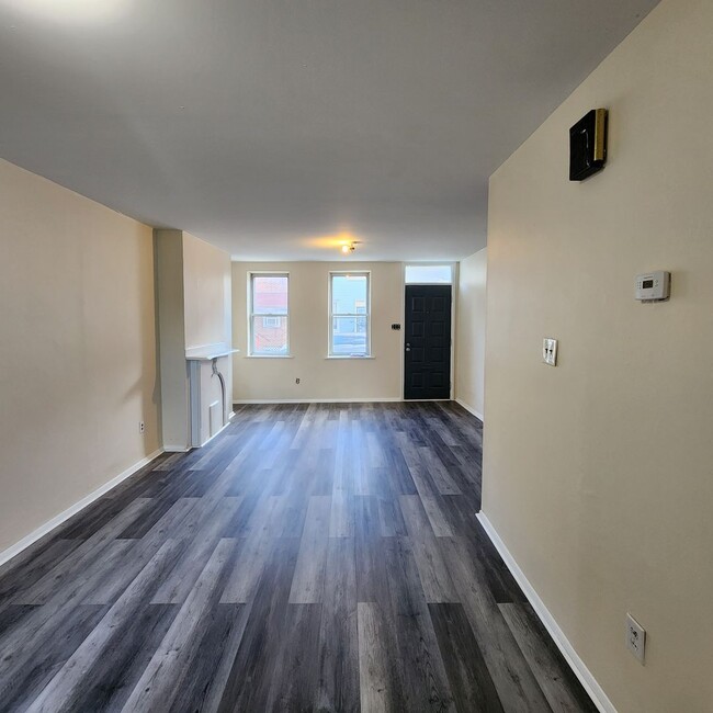 Building Photo - 2450 N Fairhill St