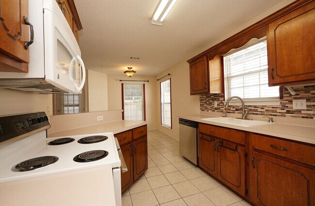 Building Photo - Great Location in Fort Walton Beach