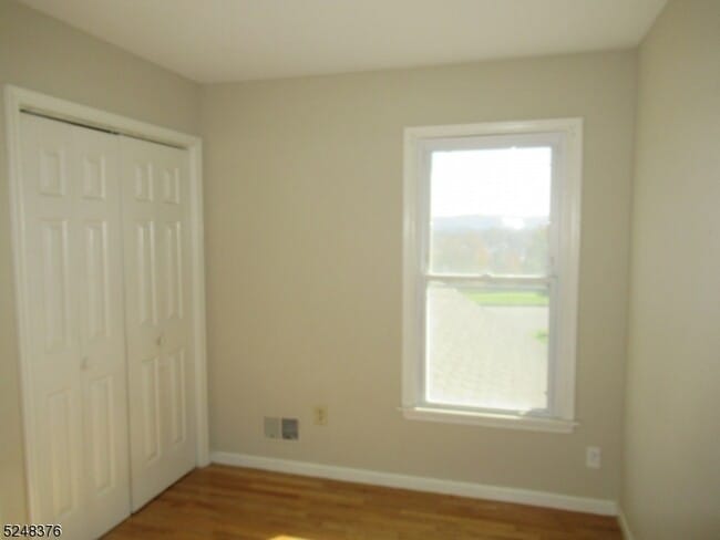 Building Photo - 1 Lakeview Terrace