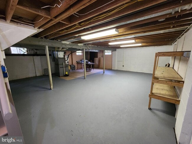 Building Photo - 32 Scioto Ct