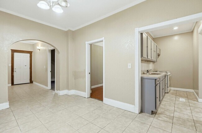 Building Photo - 1610 Court St