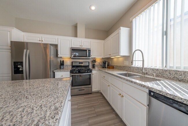 Building Photo - Spacious 4-Bed Family Home in Prime Las Vegas Location!