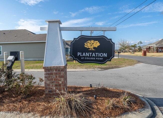 Building Photo - 204 Martingale Lp