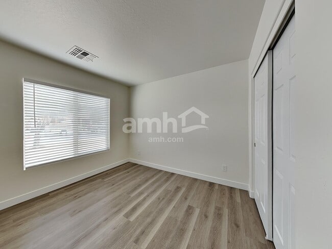 Building Photo - 12821 W Myer Ln