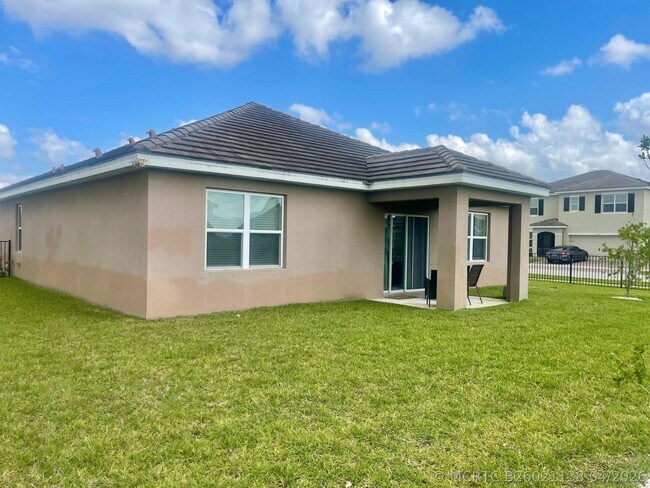 Building Photo - 10574 SW Cambria Ln