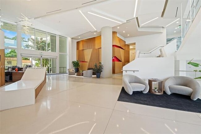 Building Photo - 601 NE 27th St