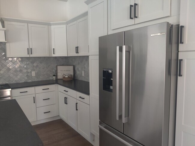 Building Photo - "Spacious 4-Bedroom Home on Pennock Avenue...