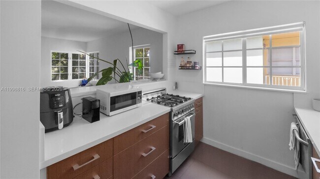 Building Photo - 645 Michigan Ave