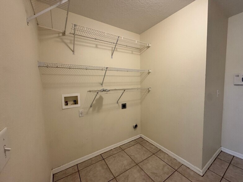 Building Photo - 520 Canary Island Ct