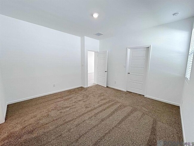 Building Photo - 1047 Drago Dr