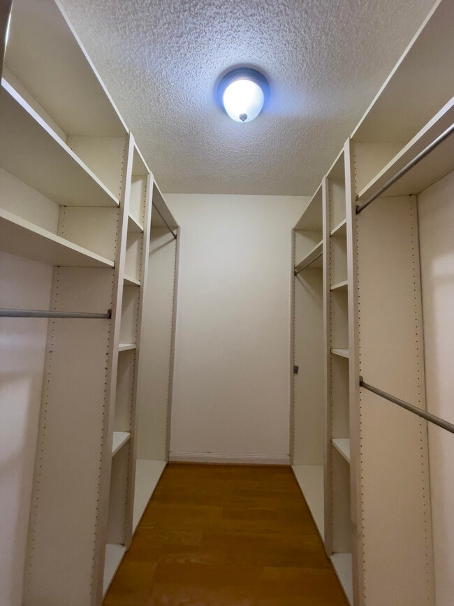 Building Photo - 27 Clinton Ct