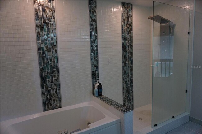 Building Photo - 534 Pinellas Bayway S