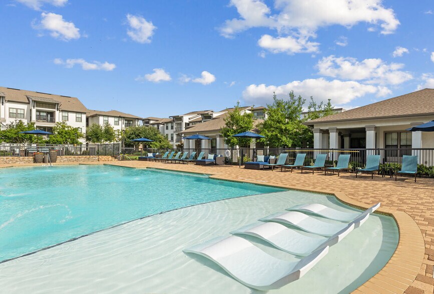 Primary Photo - Kingsland West