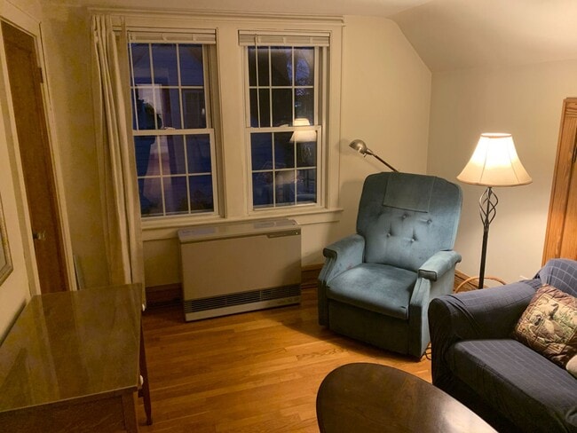 Building Photo - 3 Dion St