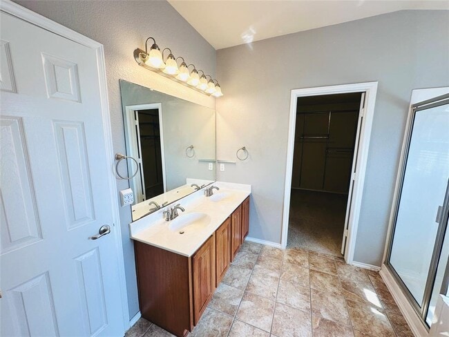 Building Photo - 1709 McClannahan Dr