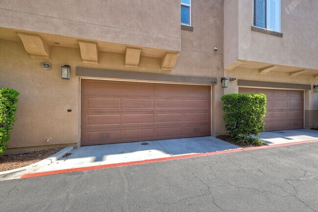 Building Photo - 3 bedroom and 4 bath home available in Otay Mesa
