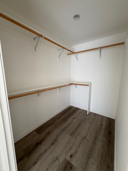 Building Photo - 2314 Montrose Ave