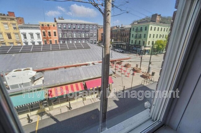 Building Photo - 107 W Elder St
