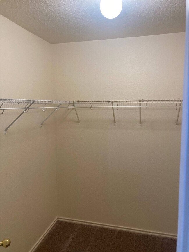 Building Photo - Spacious open concept ranch