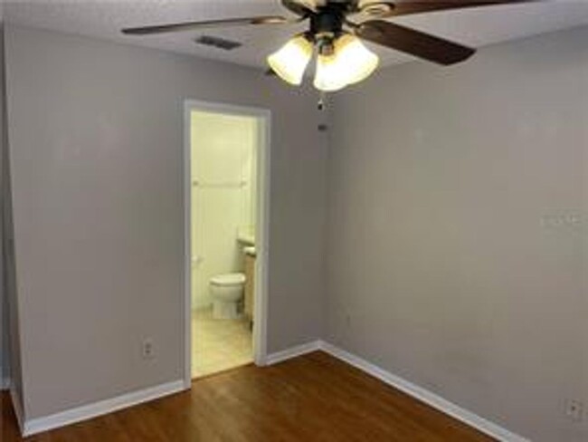 Building Photo - Bright and Spacious 2 BR / 2 BA Condo in C...