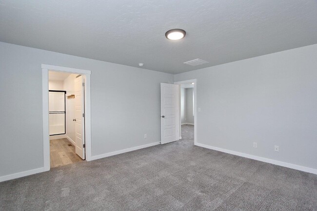 Building Photo - 6587 S Memory Wy