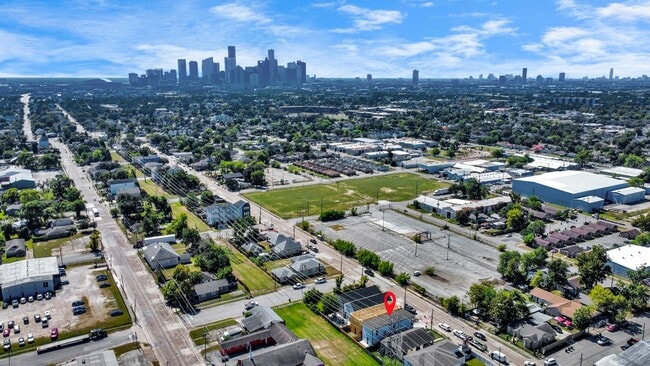 Building Photo - 3310 Hardy St