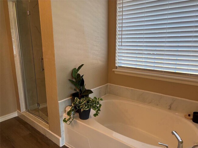 Building Photo - 1424 SW 129th St