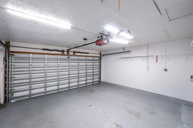 Building Photo - 2531 NE 47th St