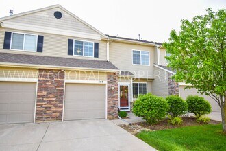 Building Photo - 2 Bedroom, 1.5 Bath Townhome in Jordan Creek area!