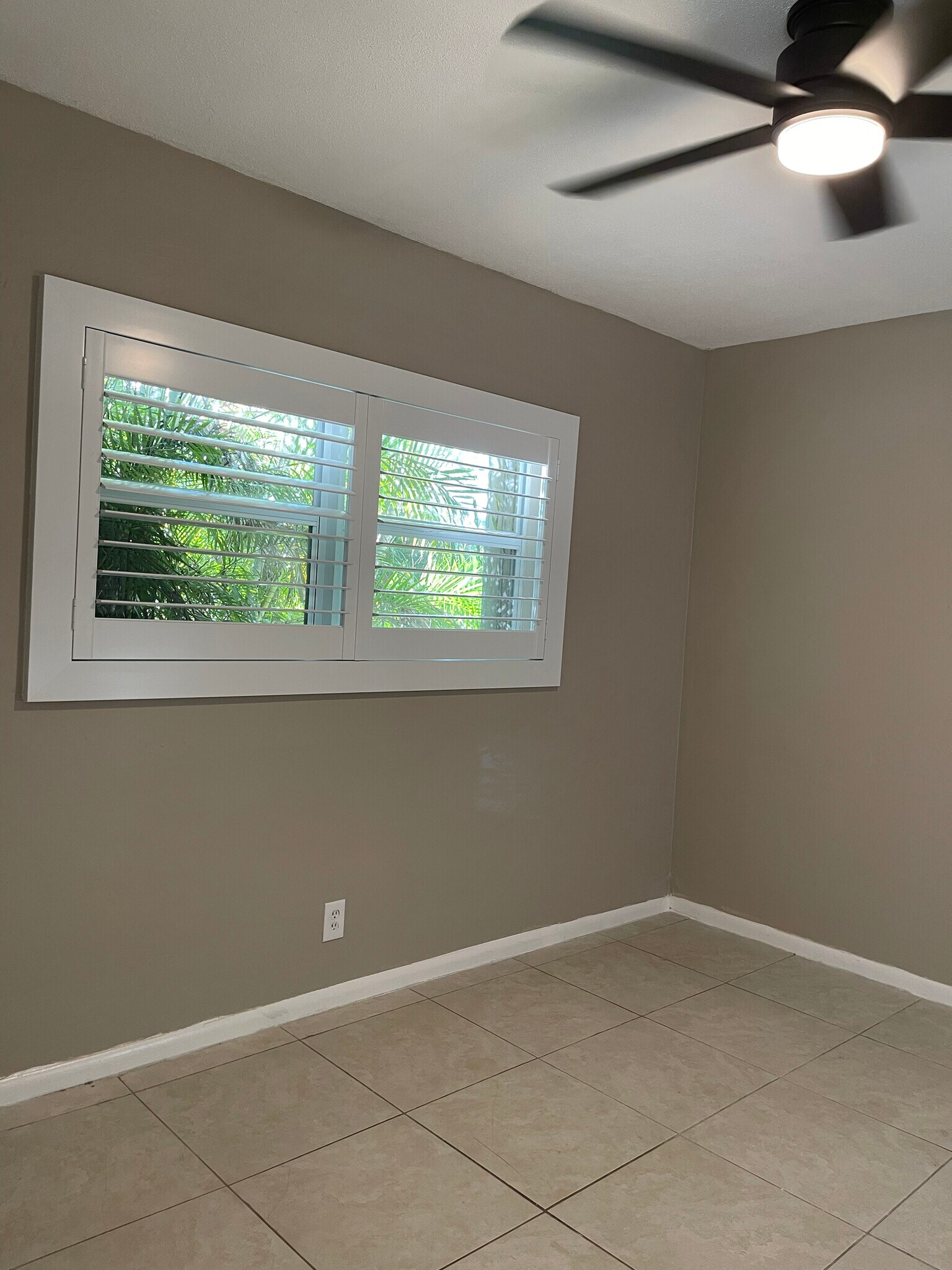 Small bedroom window - 186 NW 4th Ave
