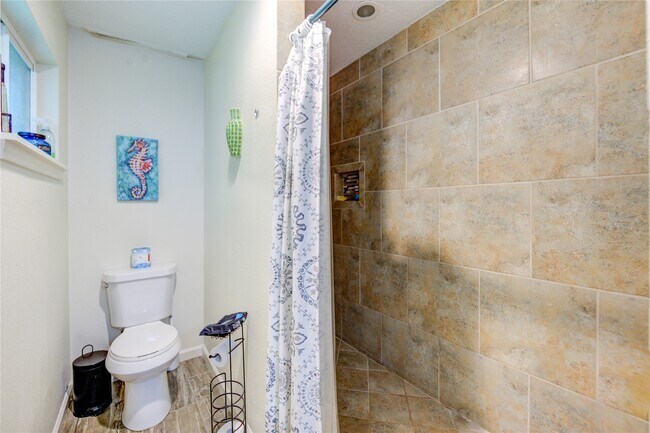 Building Photo - 3530 Kentwood Dr