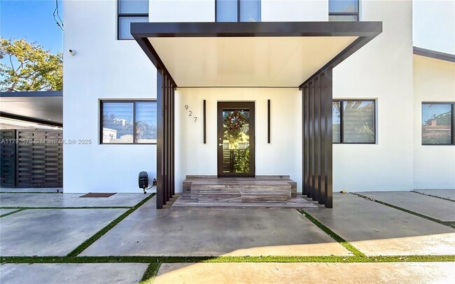 Primary Photo - 927 SW 18th Ave