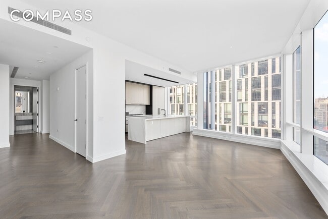 Building Photo - 111 Murray St