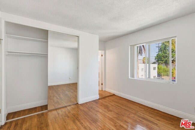 Building Photo - 5117 Crenshaw Blvd