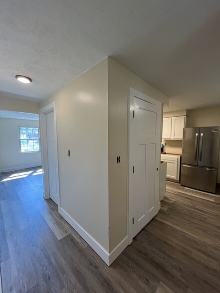 Main entryway - 577 Pine Line Dr