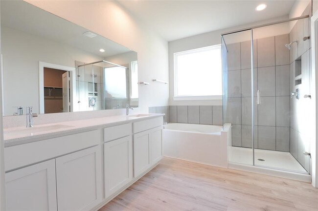 Building Photo - 22827 Castello Lakes Dr